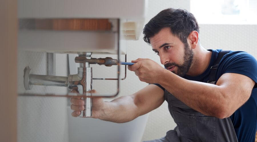 Water heater thermostat replacement in Saratoga, WY